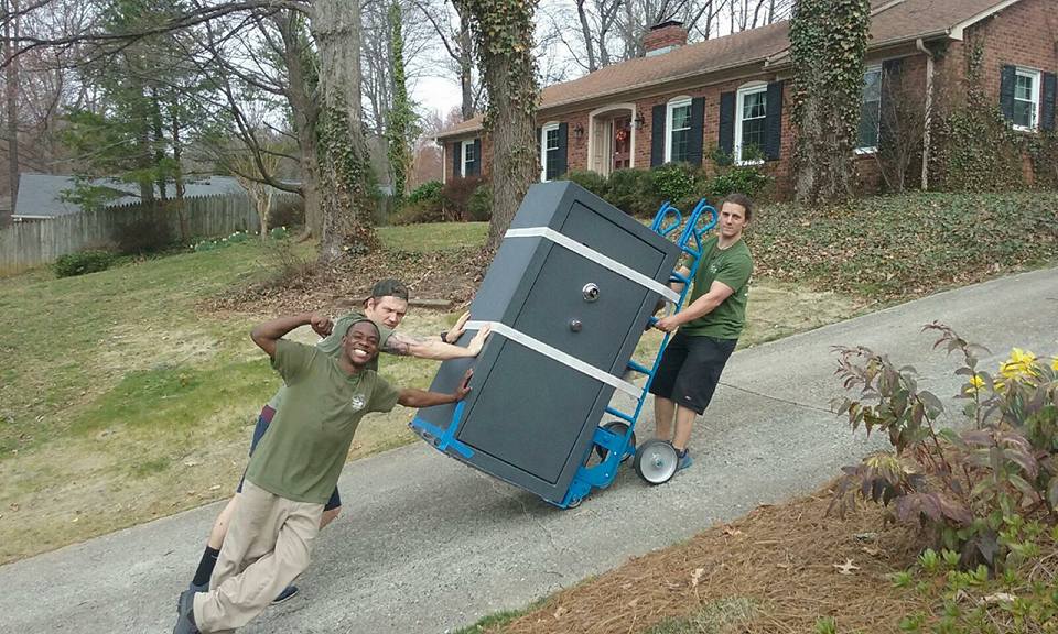 It’s our job at Little Guys Movers to handle heavy lifting all day long. We’re pretty good at it!