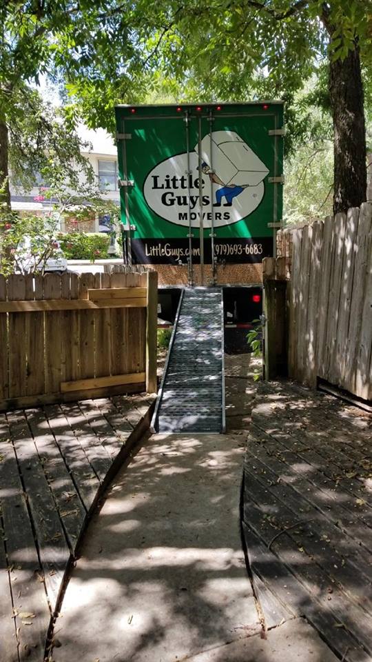 full service moving truck with ramp